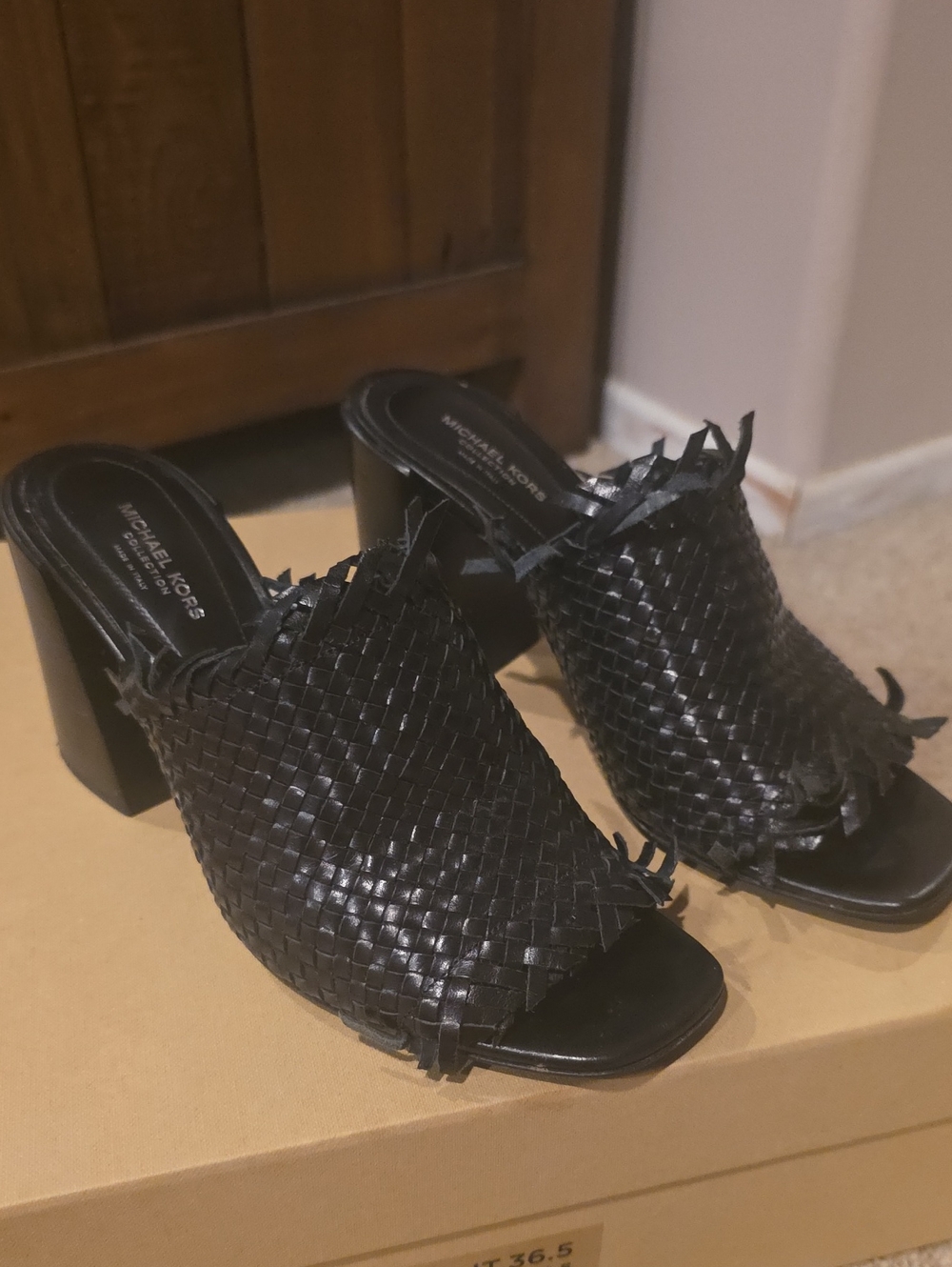 MK COLLECTION Woven Leather Mules
